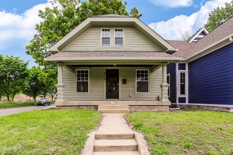 Photo of 910 Sanders Street, Indianapolis, IN 46203 (MLS # 22101702)