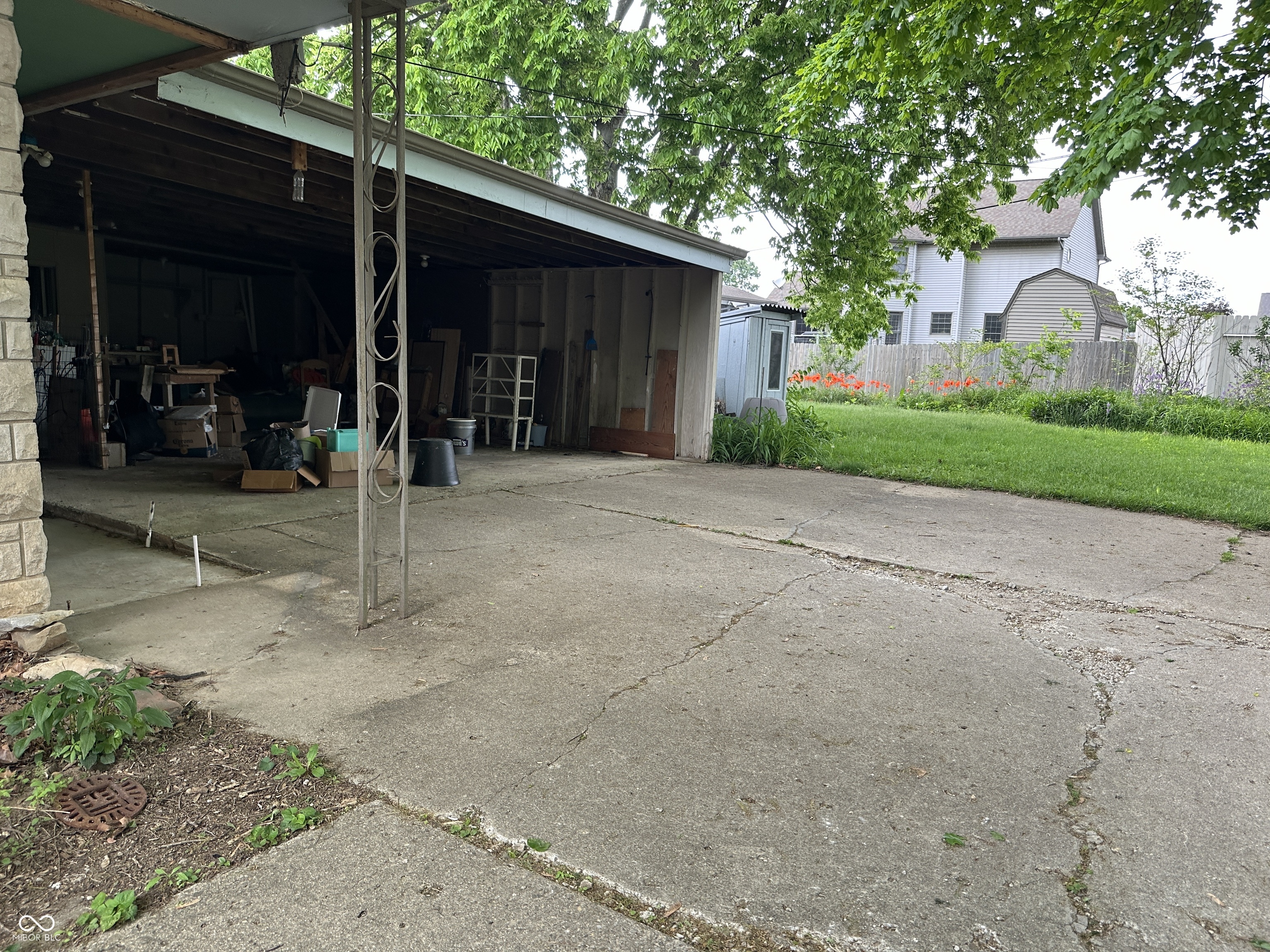 3250 Hillcrest Drive