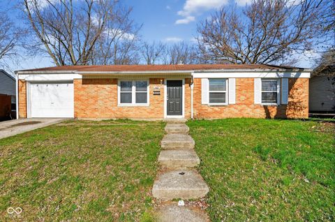 Photo of 4443 N Kenyon Drive, Indianapolis, IN 46226 (MLS # 22090773)