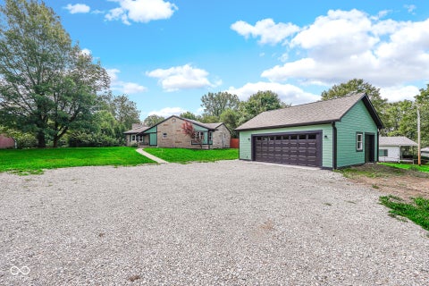 Photo of 823 W 200 N, Greenfield, IN 46140 (MLS # 22119308)