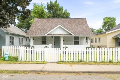 Photo of 1007 S Tremont Street, Indianapolis, IN 46221 (MLS # 22124415)