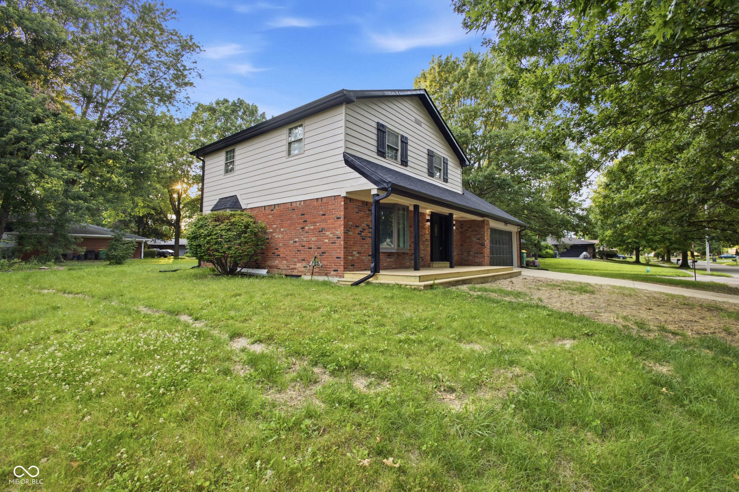8006 Vineyard Drive