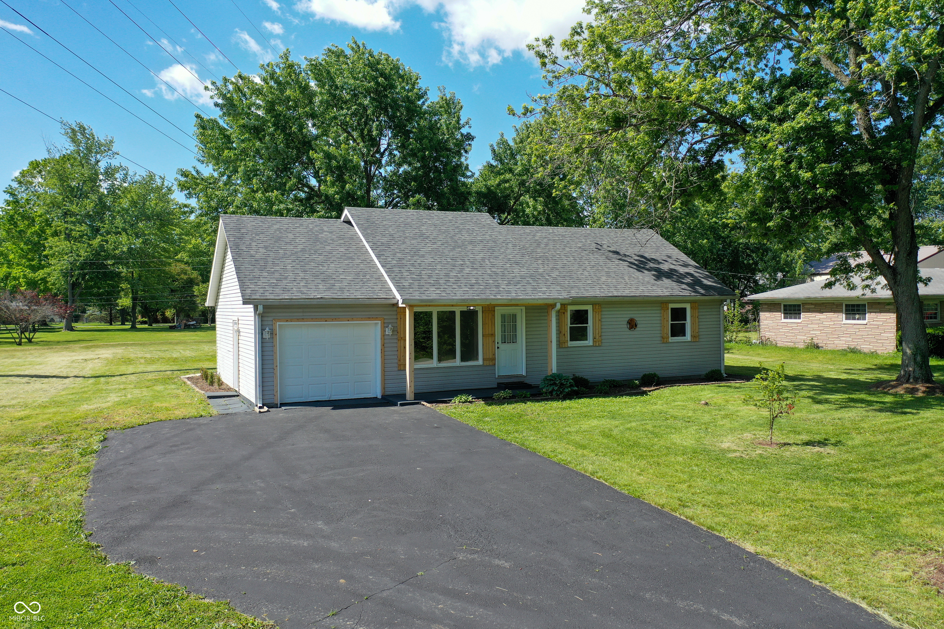 7237 E Buddy Lane
