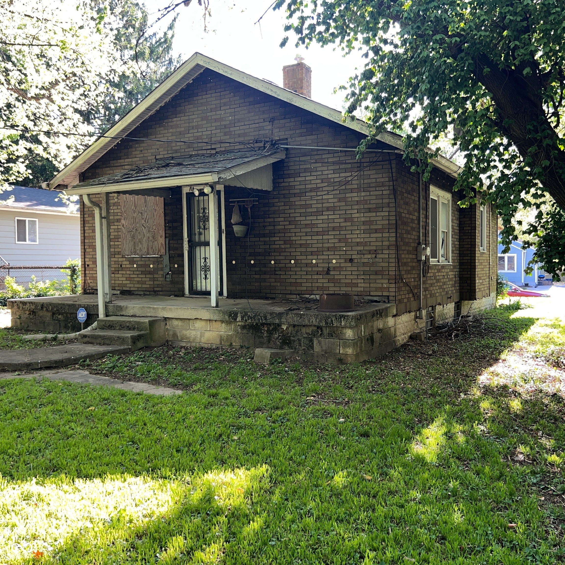 3437 Caroline Avenue