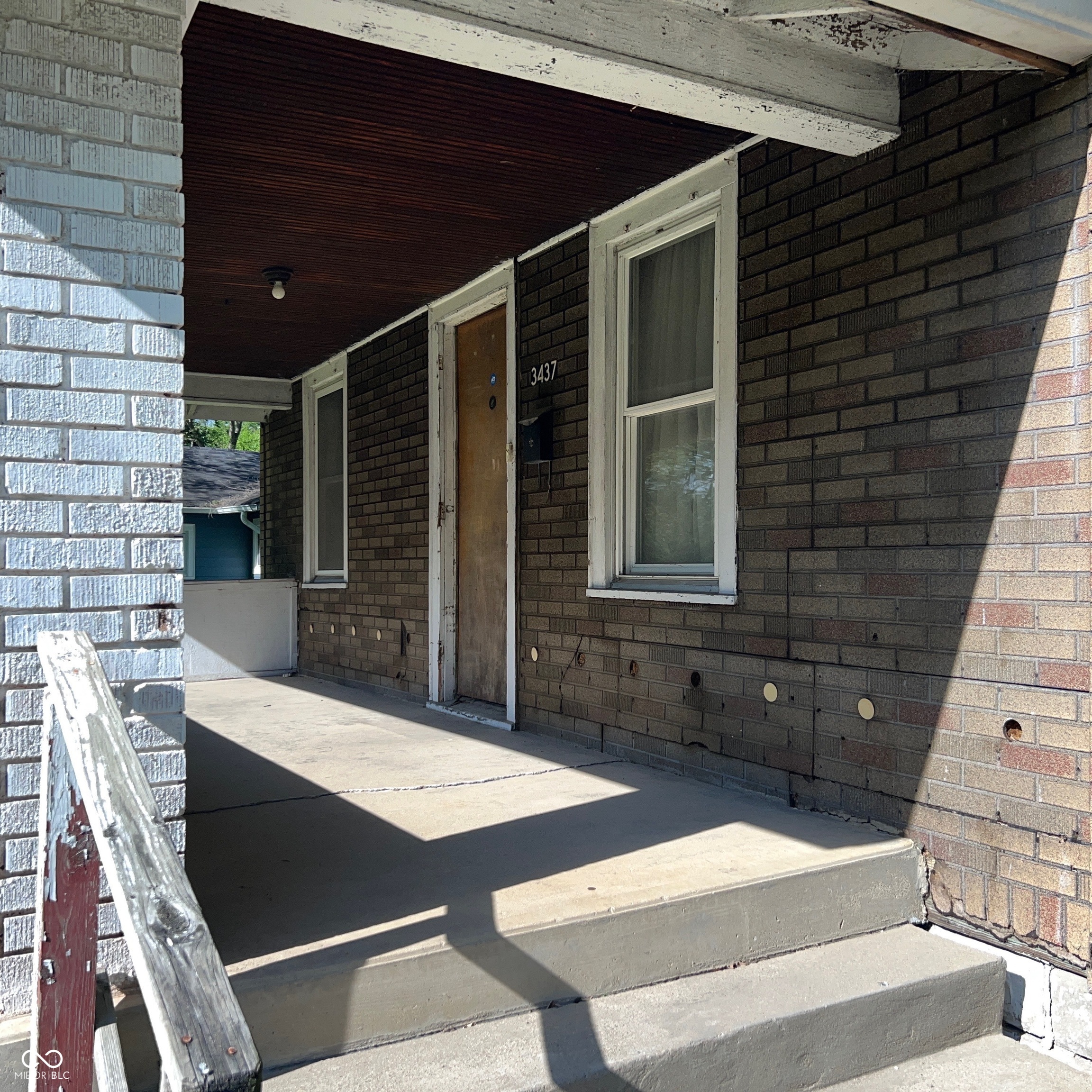 3437 Caroline Avenue