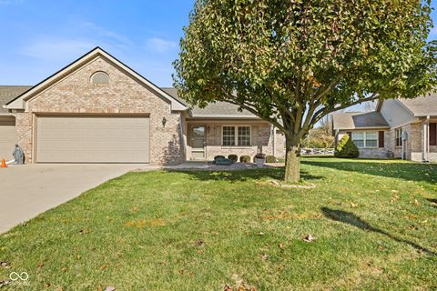Photo of 1621 Vidalia Court, Greenwood, IN 46143 (MLS # 22071991)