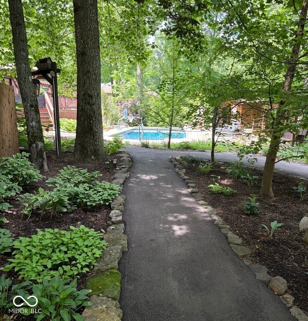 4443 Tulip Drive N