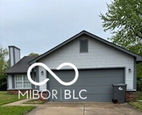 Photo of 5771 Rosemont Drive, Indianapolis, IN 46254 (MLS # 22095521)