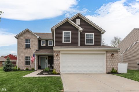 Photo of 814 Cherry Tree Lane, Greenwood, IN 46143 (MLS # 22099598)