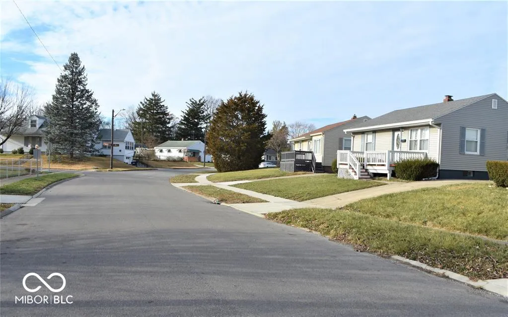 Beech Grove, Indiana 46107, United States, 2 Bedrooms Bedrooms, ,1 BathroomBathrooms,Residential,Pending,46170