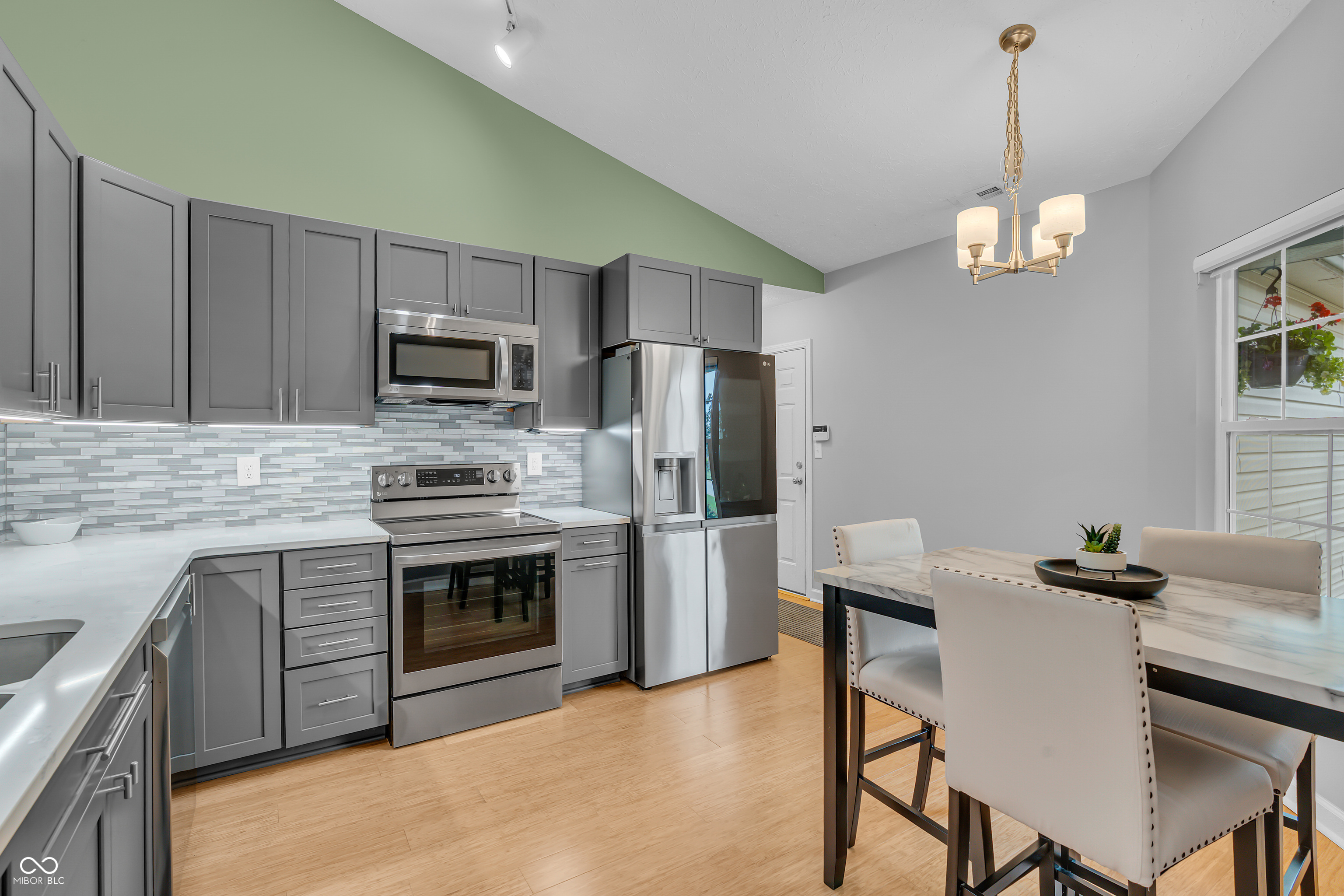 1917 Central Park Boulevard W