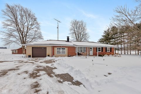 Photo of 5721 S County Road 550 E, Crothersville, IN 47229 (MLS # 22083120)