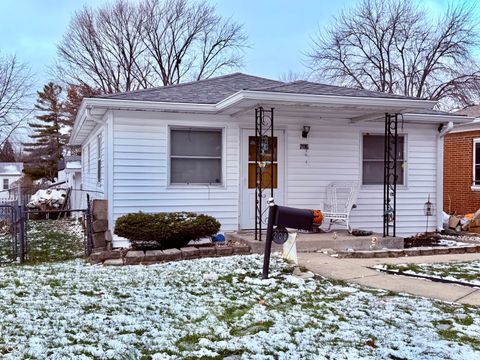Photo of 208 N 5th Avenue, Beech Grove, IN 46107 (MLS # 22075186)