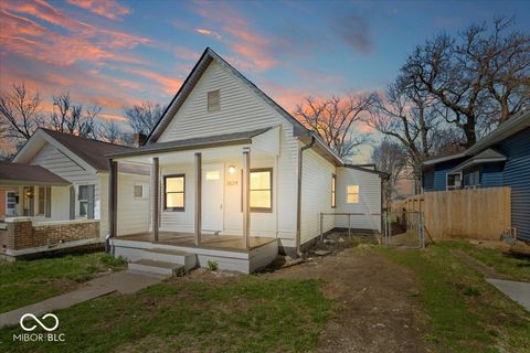 Photo of 2624 E 18th Street, Indianapolis, IN 46218 (MLS # 22089170)