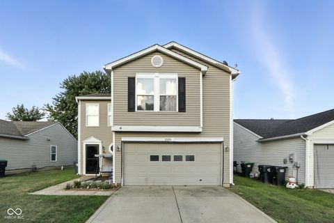 Photo of 2525 Summerwood Lane, Greenwood, IN 46143 (MLS # 22052907)