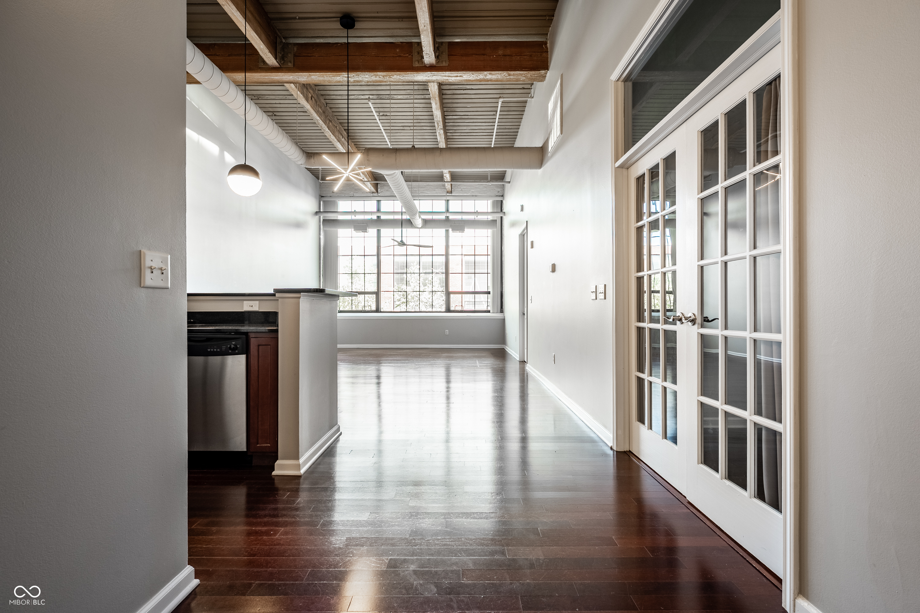 630 N College Avenue N 404