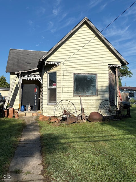 Photo of 114 S Main ST, Fillmore, IN 46128 (MLS # 22123097)