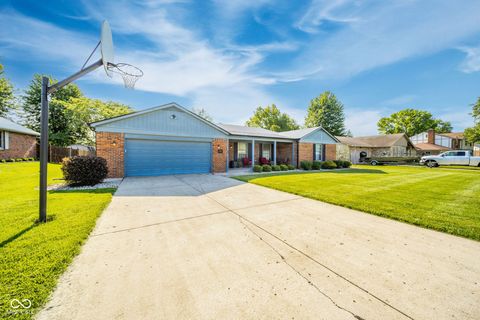 Photo of 812 Eastgate Drive, Anderson, IN 46012 (MLS # 22104647)