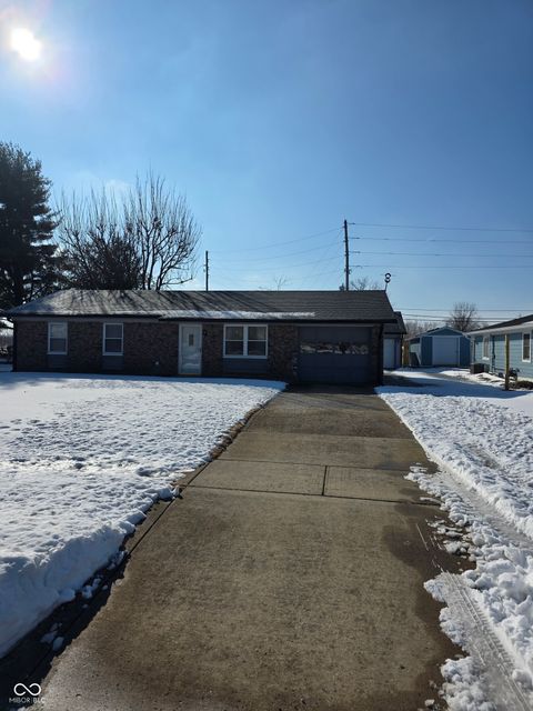 Photo of 446 Sayre Drive, Greenwood, IN 46143 (MLS # 22083608)