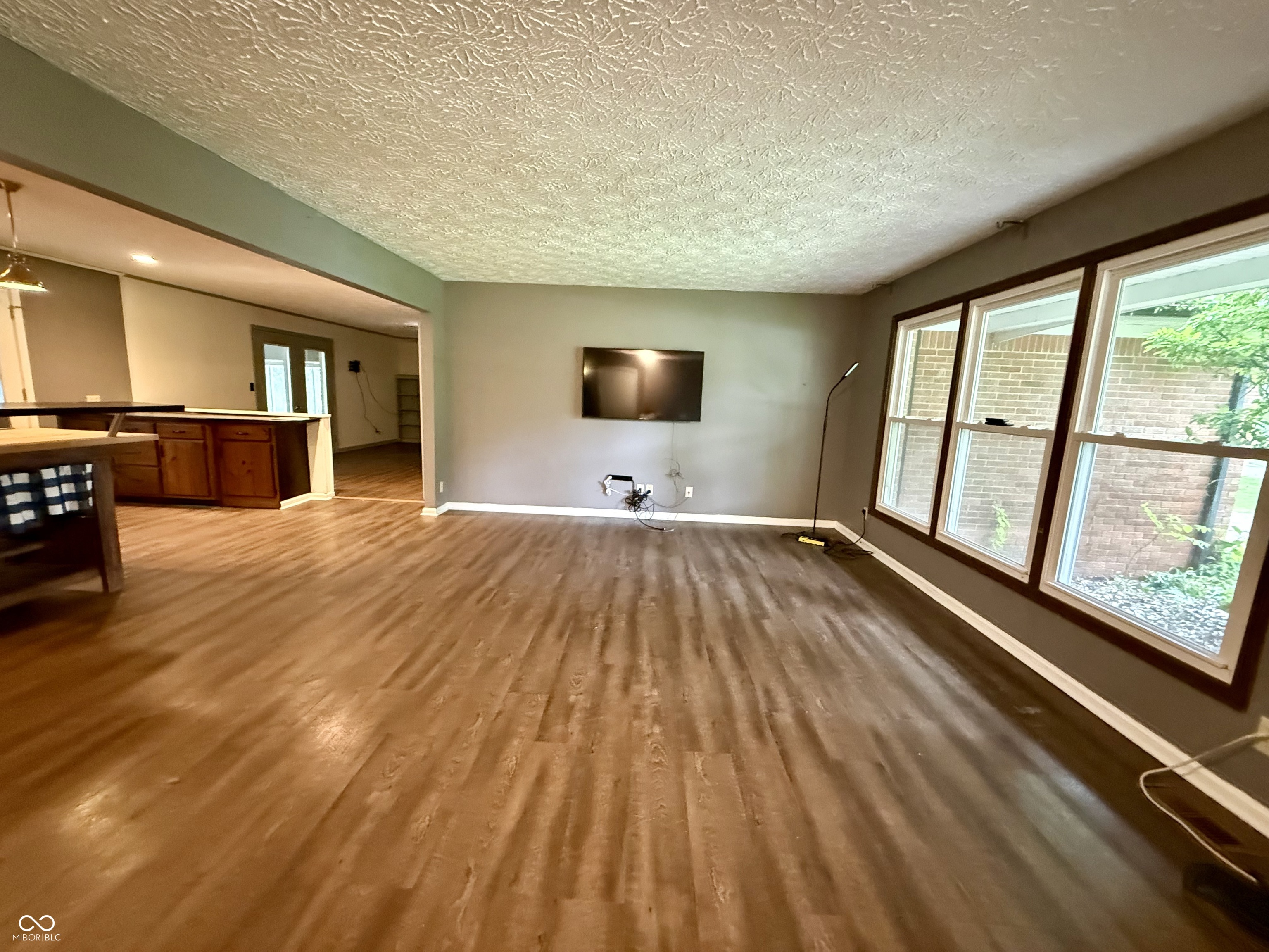 2 Holmes Court