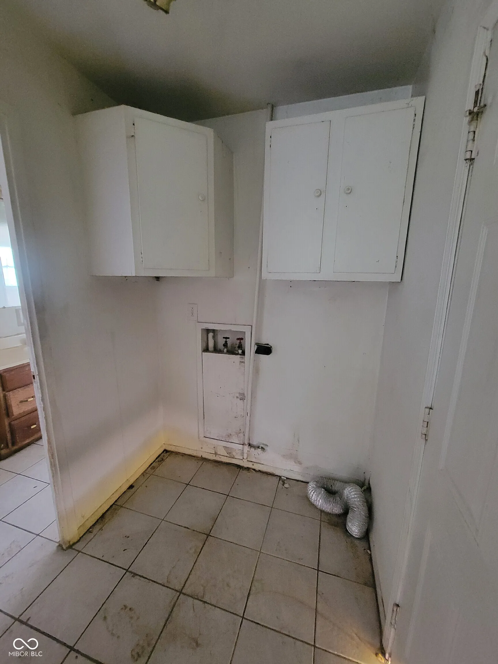 Indianapolis, Indiana 46235, United States, 3 Bedrooms Bedrooms, ,2 BathroomsBathrooms,Residential,Pending,114843