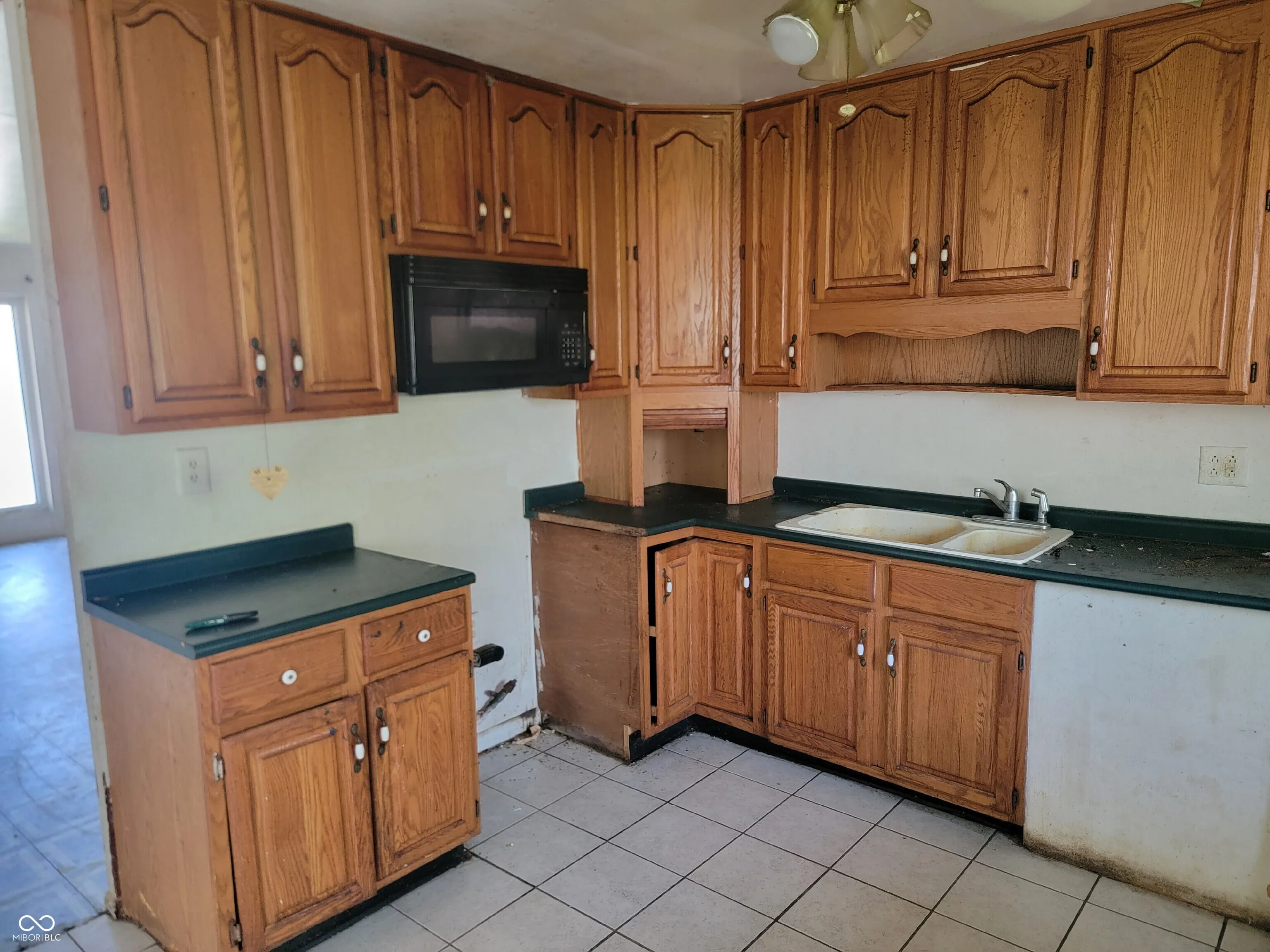 Indianapolis, Indiana 46235, United States, 3 Bedrooms Bedrooms, ,2 BathroomsBathrooms,Residential,Pending,114843