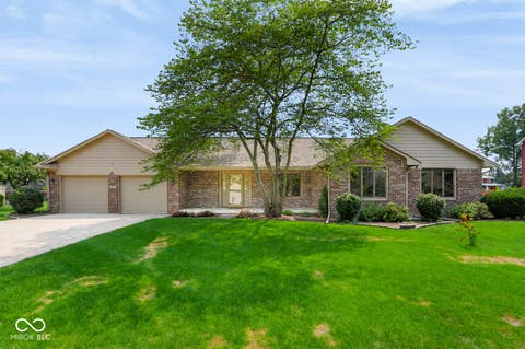 Photo of 3603 Lakewood Drive, Greenfield, IN 46140 (MLS # 22119505)