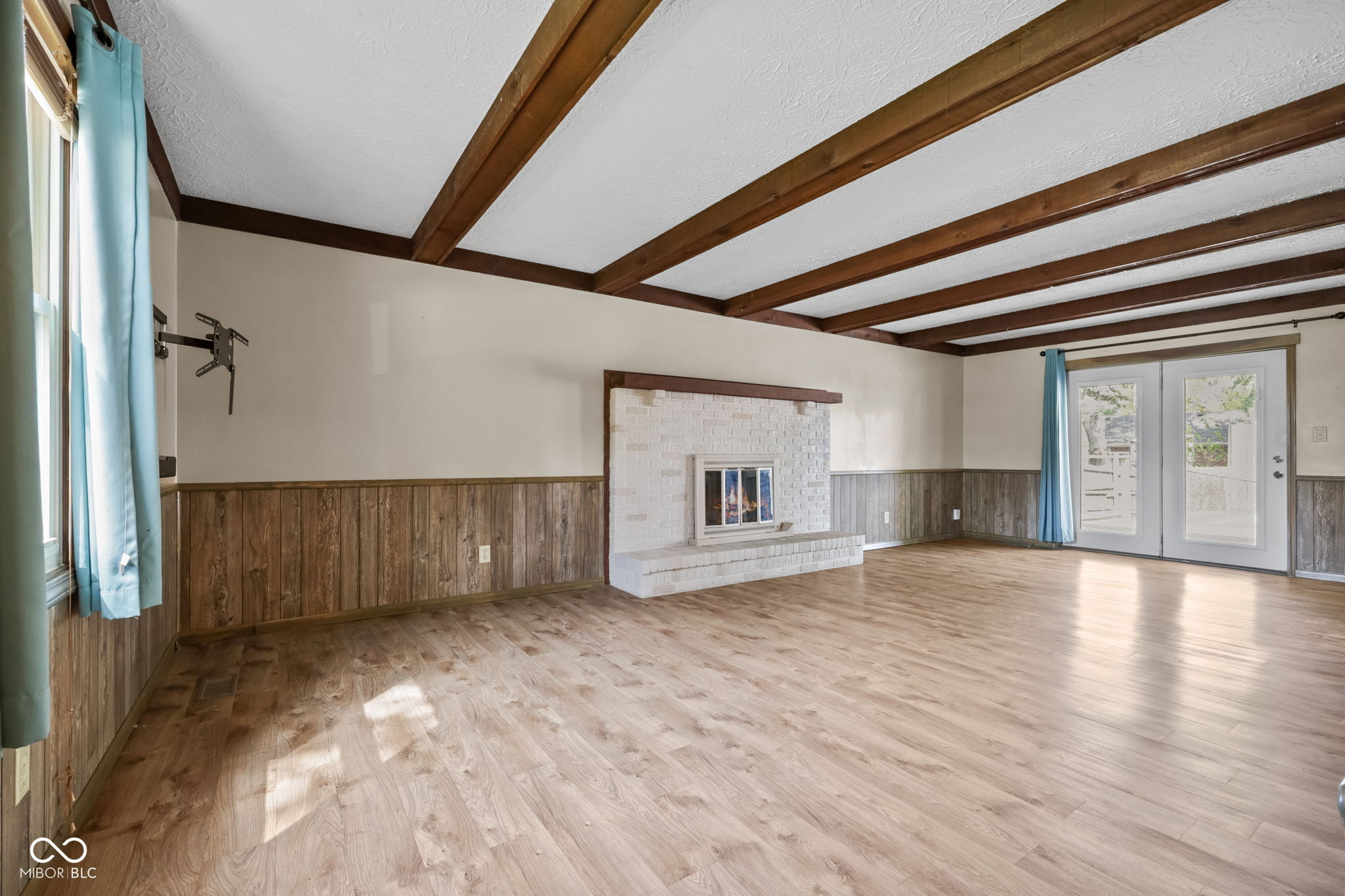 725 Summitcrest Drive