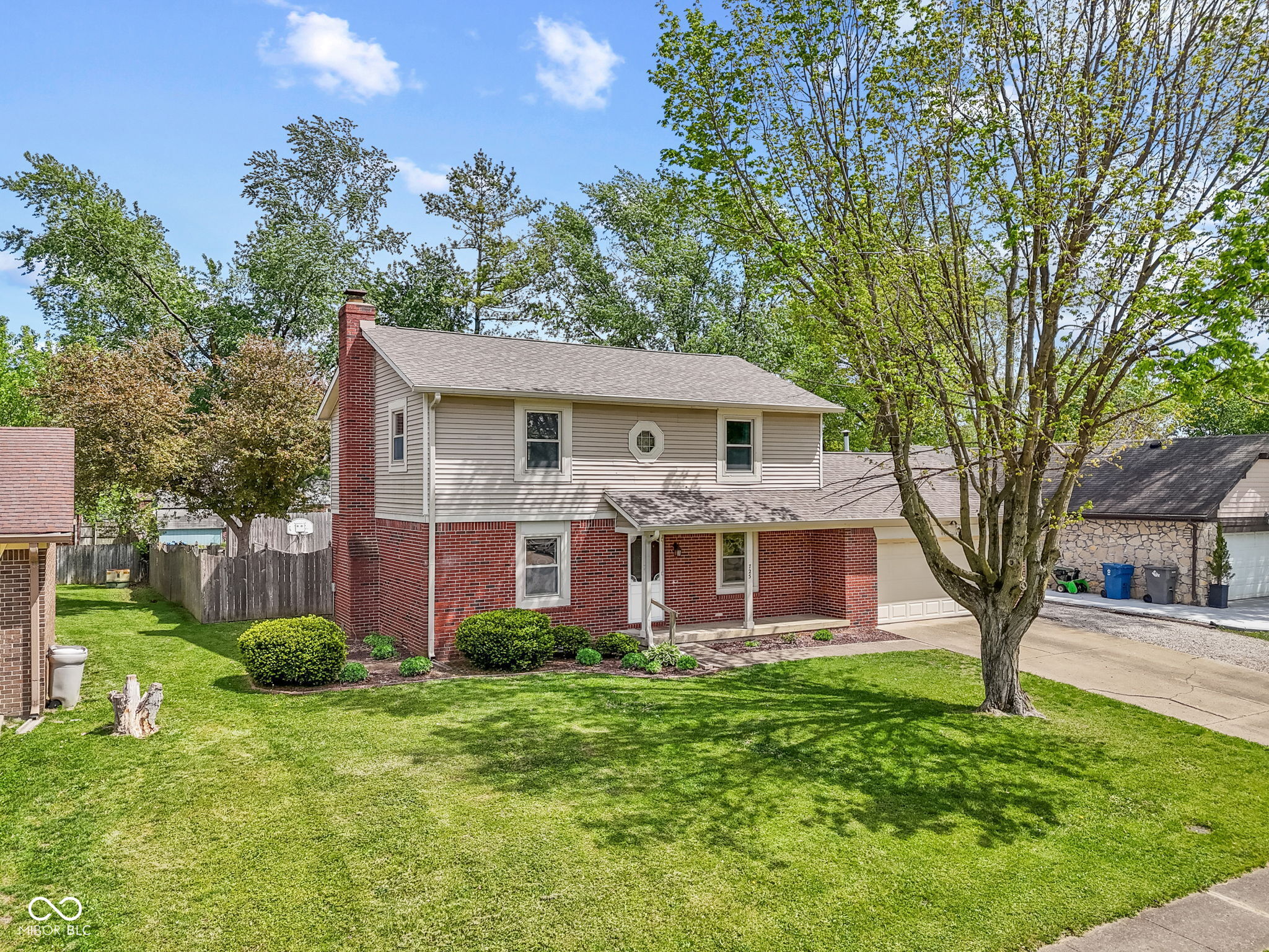 725 Summitcrest Drive