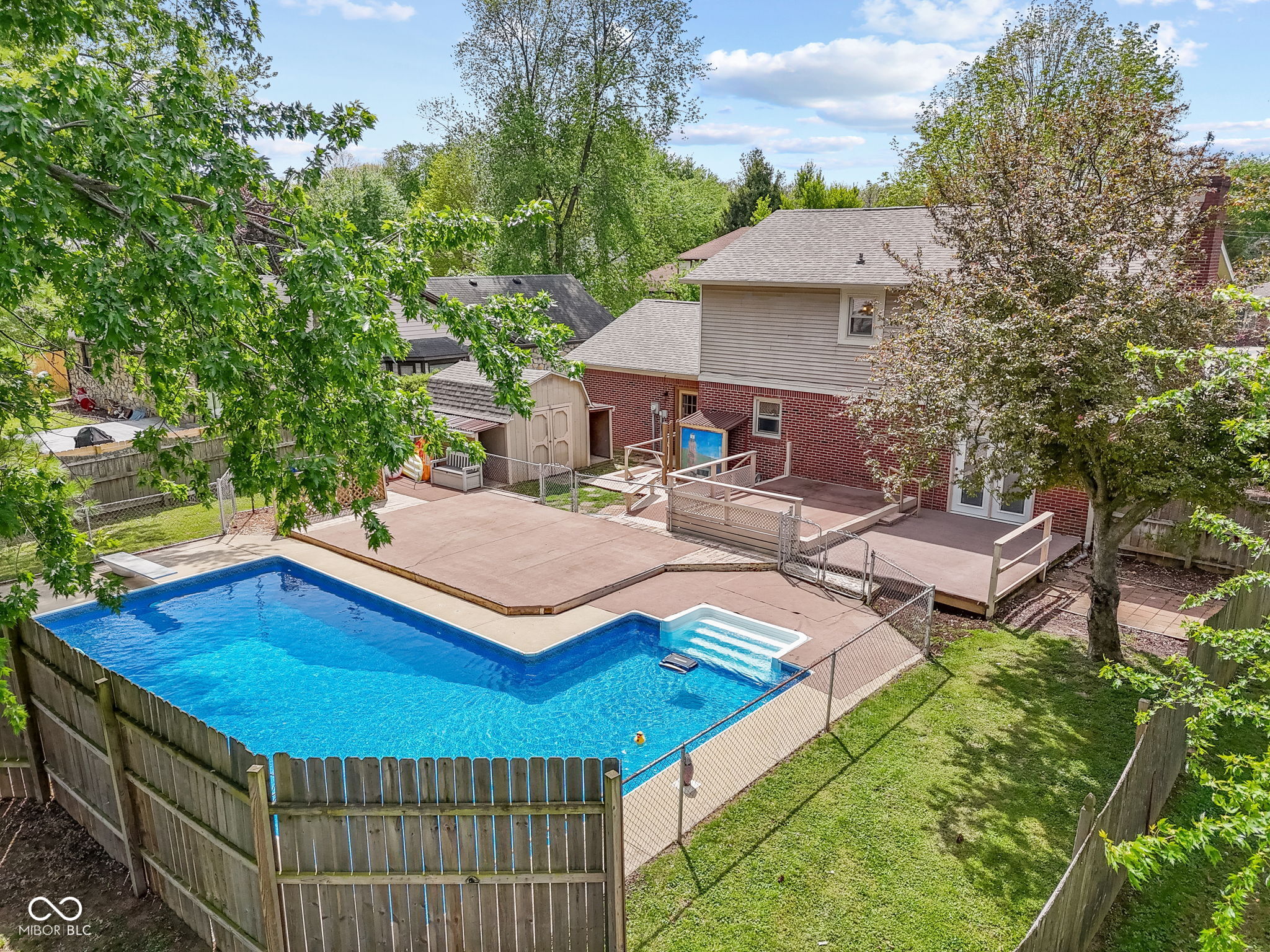 725 Summitcrest Drive