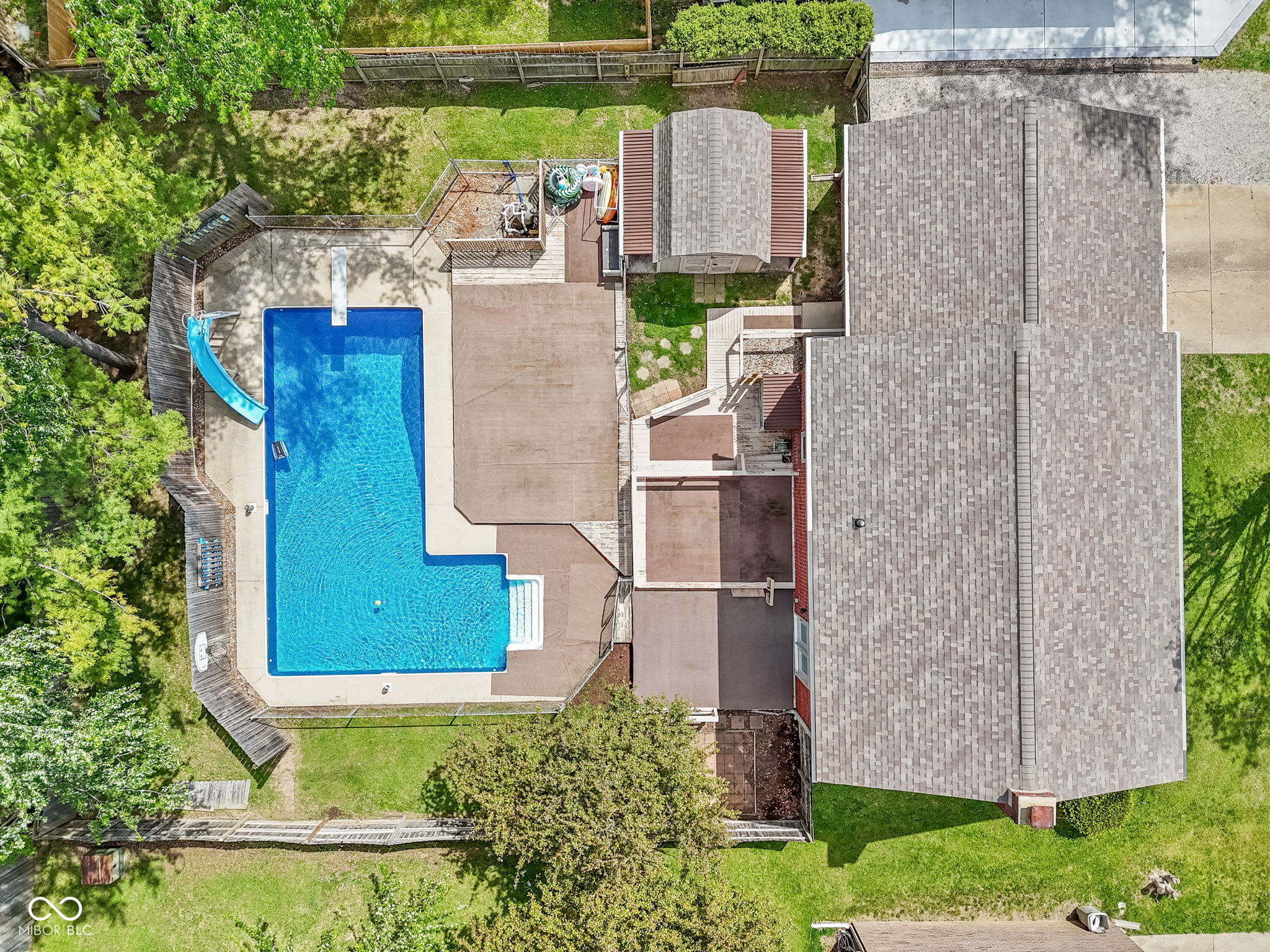 725 Summitcrest Drive