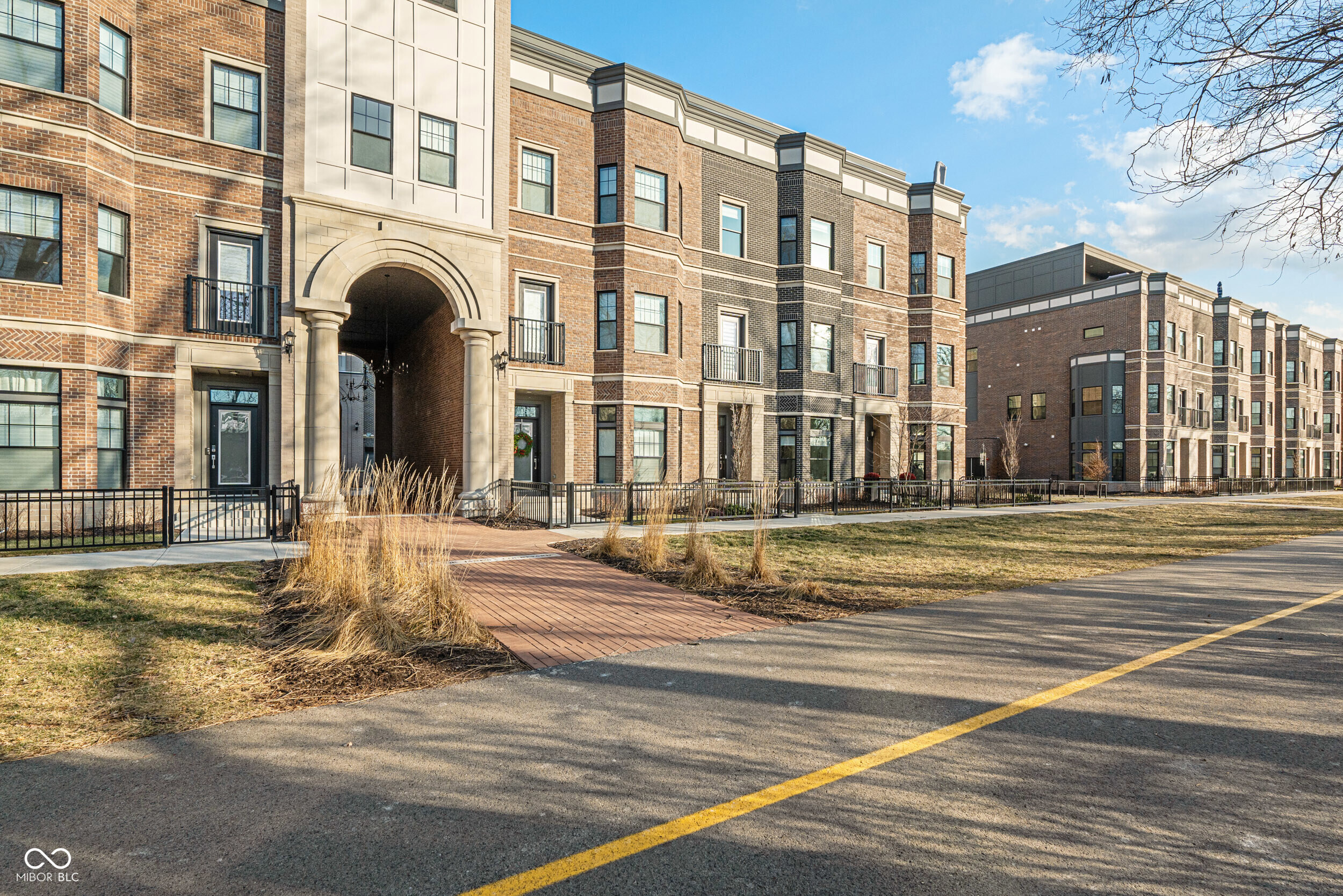 922 Berkhamsted Lane