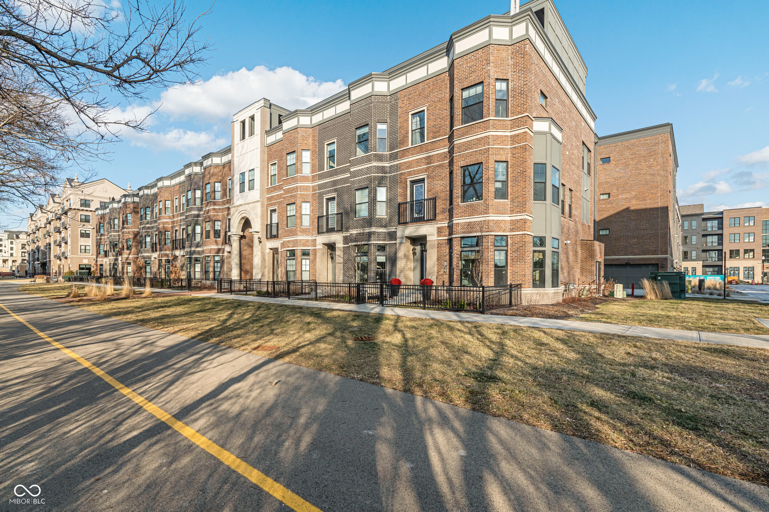 922 Berkhamsted Lane