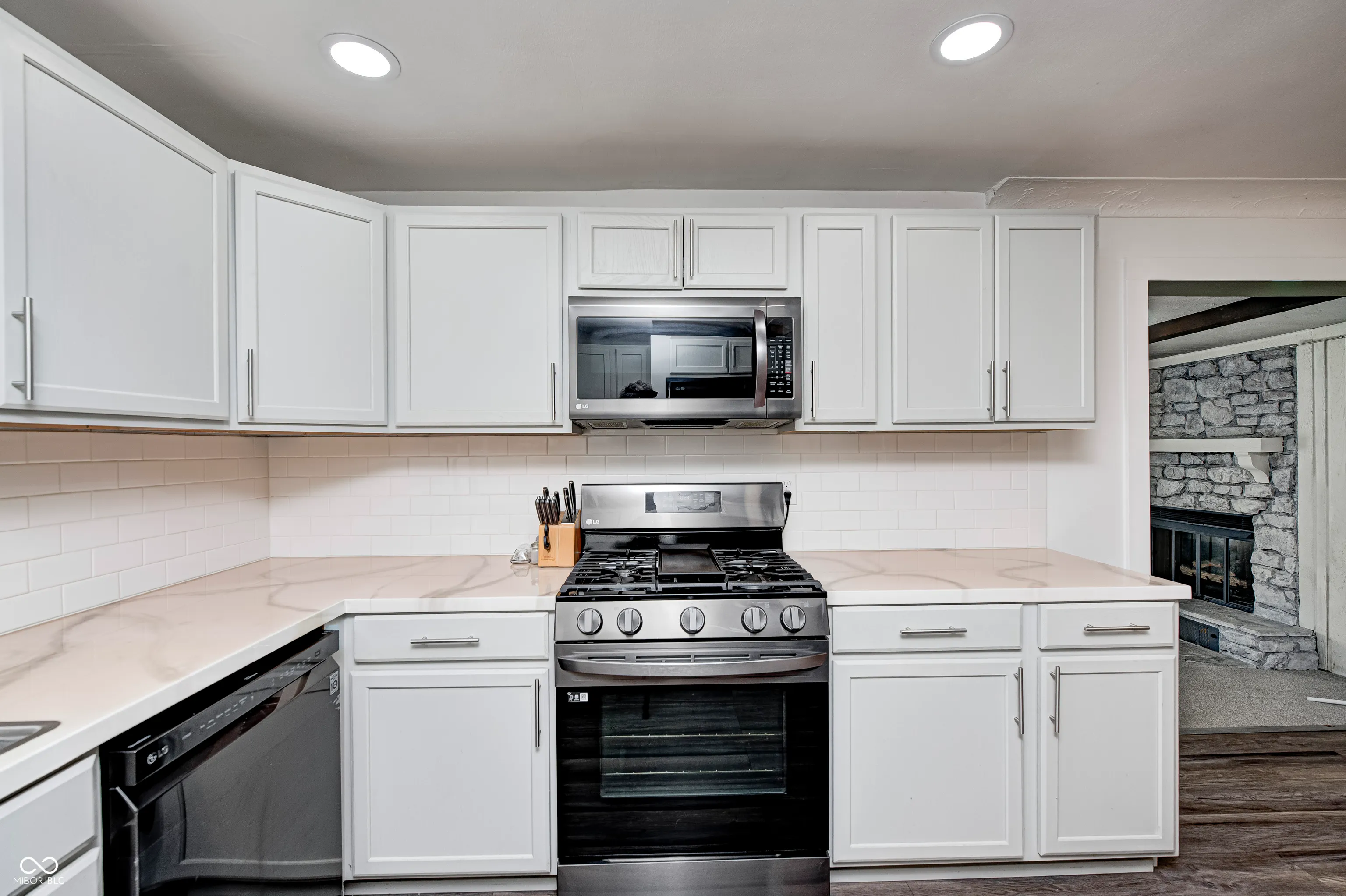 Anderson, Indiana 46013, United States, 3 Bedrooms Bedrooms, ,2 BathroomsBathrooms,Residential,Pending,210766