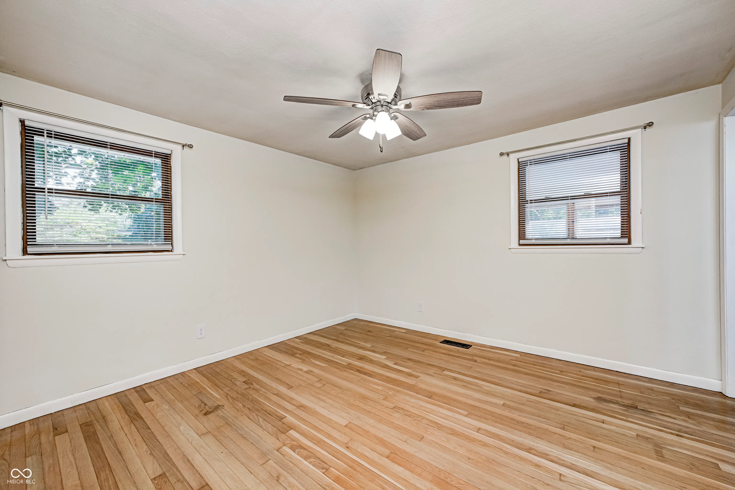 Anderson, Indiana 46013, United States, 3 Bedrooms Bedrooms, ,2 BathroomsBathrooms,Residential,Pending,210766