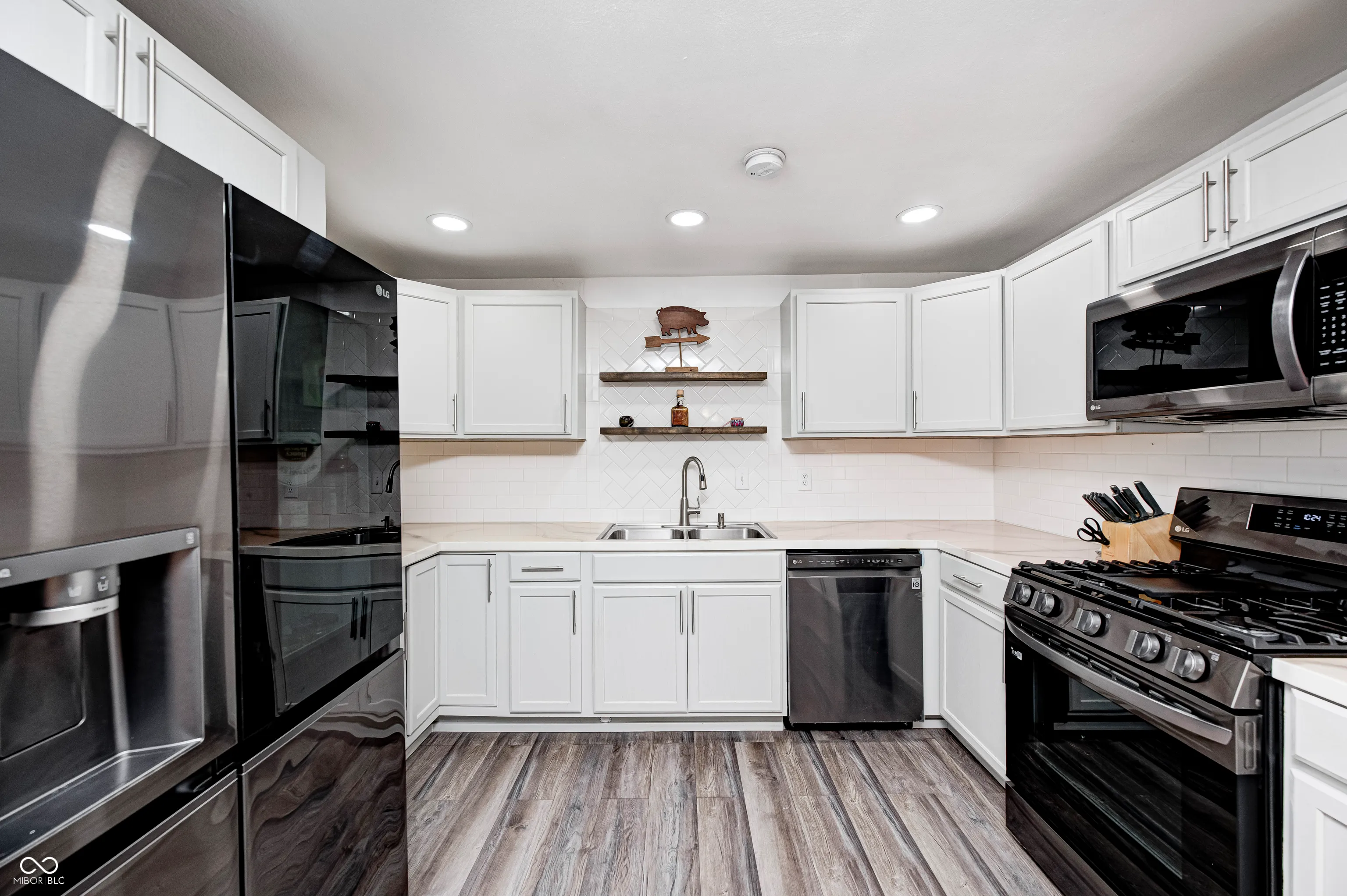 Anderson, Indiana 46013, United States, 3 Bedrooms Bedrooms, ,2 BathroomsBathrooms,Residential,Pending,210766