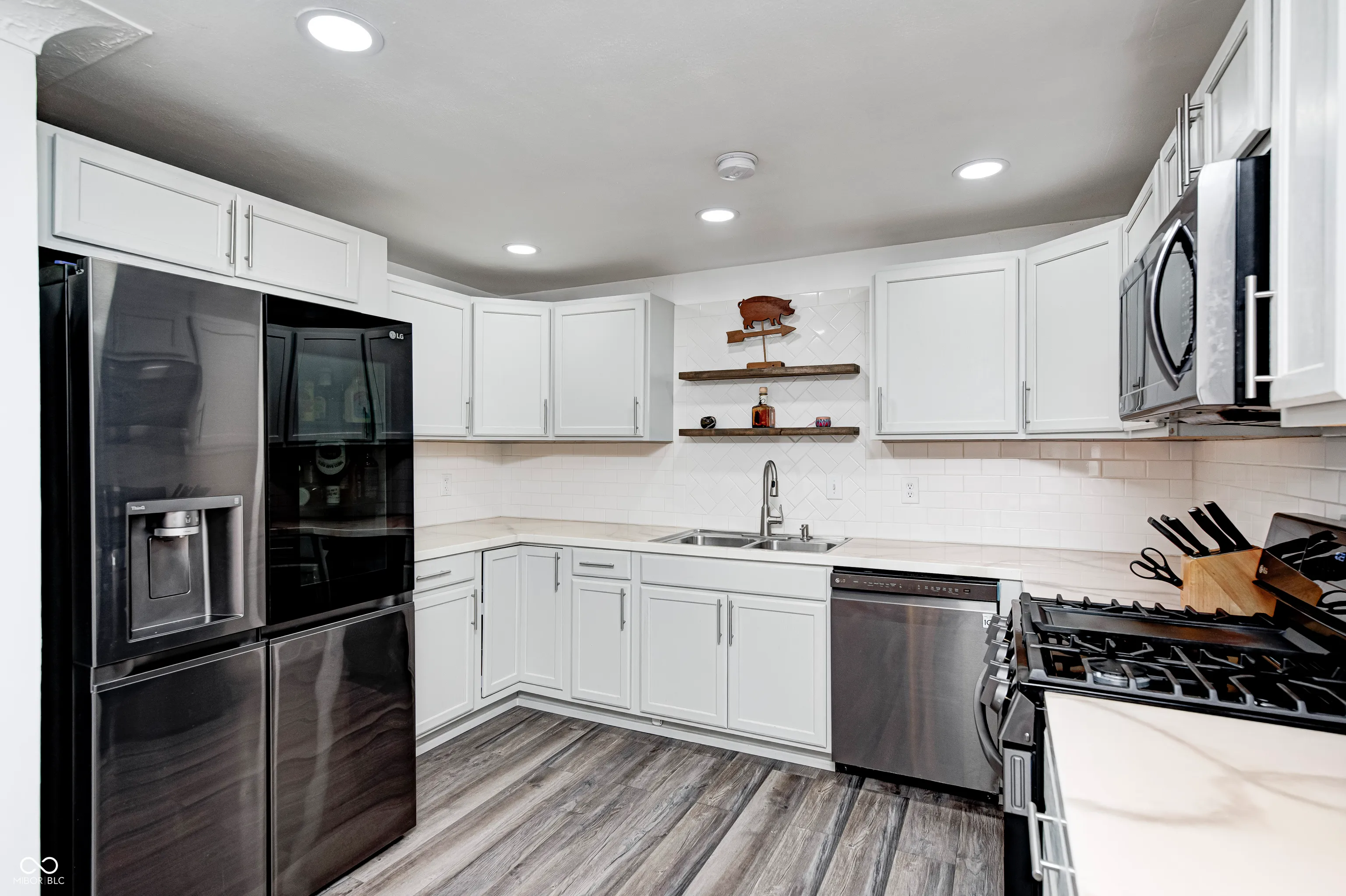 Anderson, Indiana 46013, United States, 3 Bedrooms Bedrooms, ,2 BathroomsBathrooms,Residential,Pending,210766