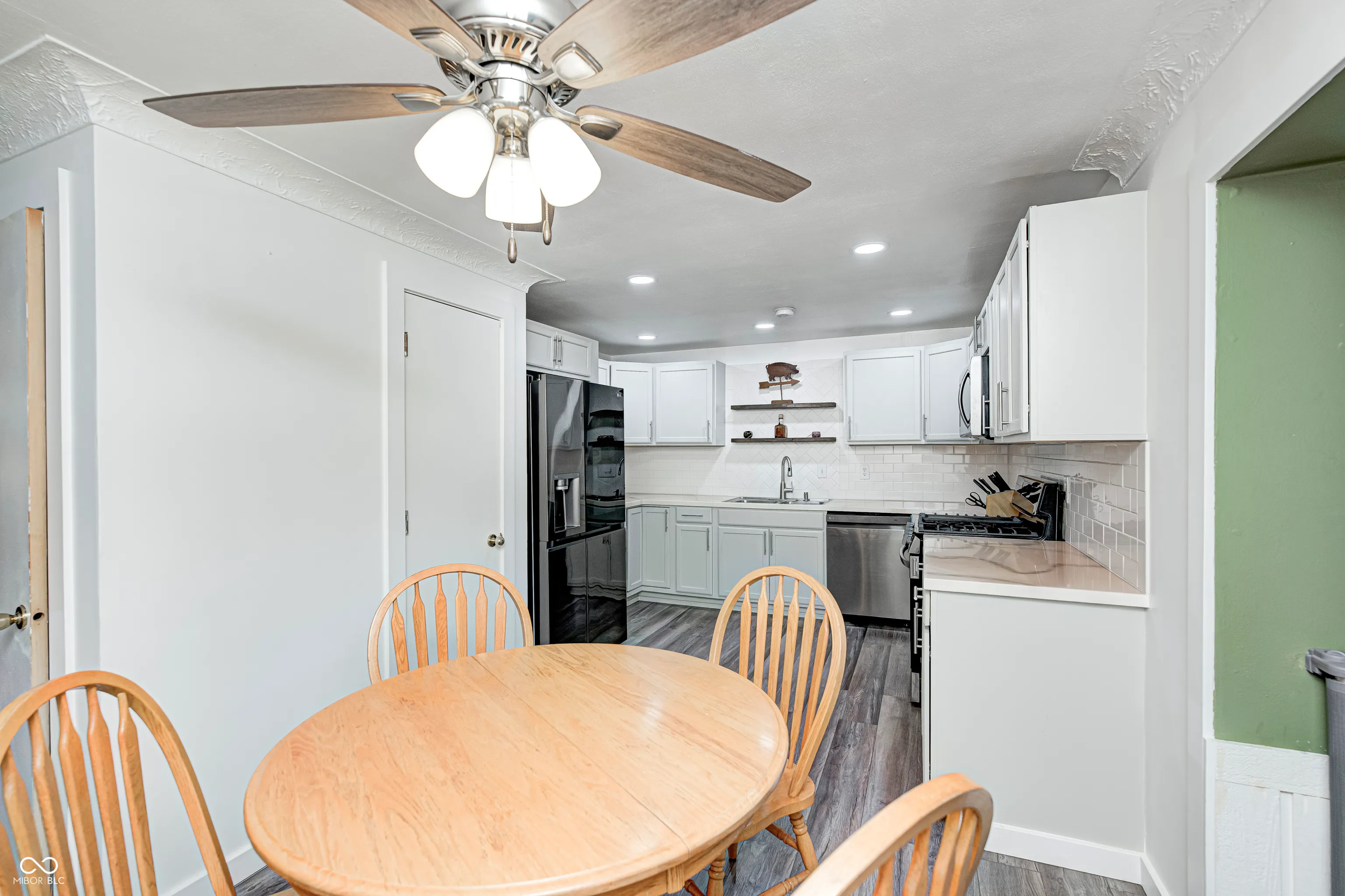 Anderson, Indiana 46013, United States, 3 Bedrooms Bedrooms, ,2 BathroomsBathrooms,Residential,Pending,210766