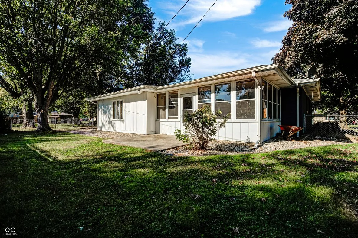 Anderson, Indiana 46013, United States, 3 Bedrooms Bedrooms, ,2 BathroomsBathrooms,Residential,Pending,210766