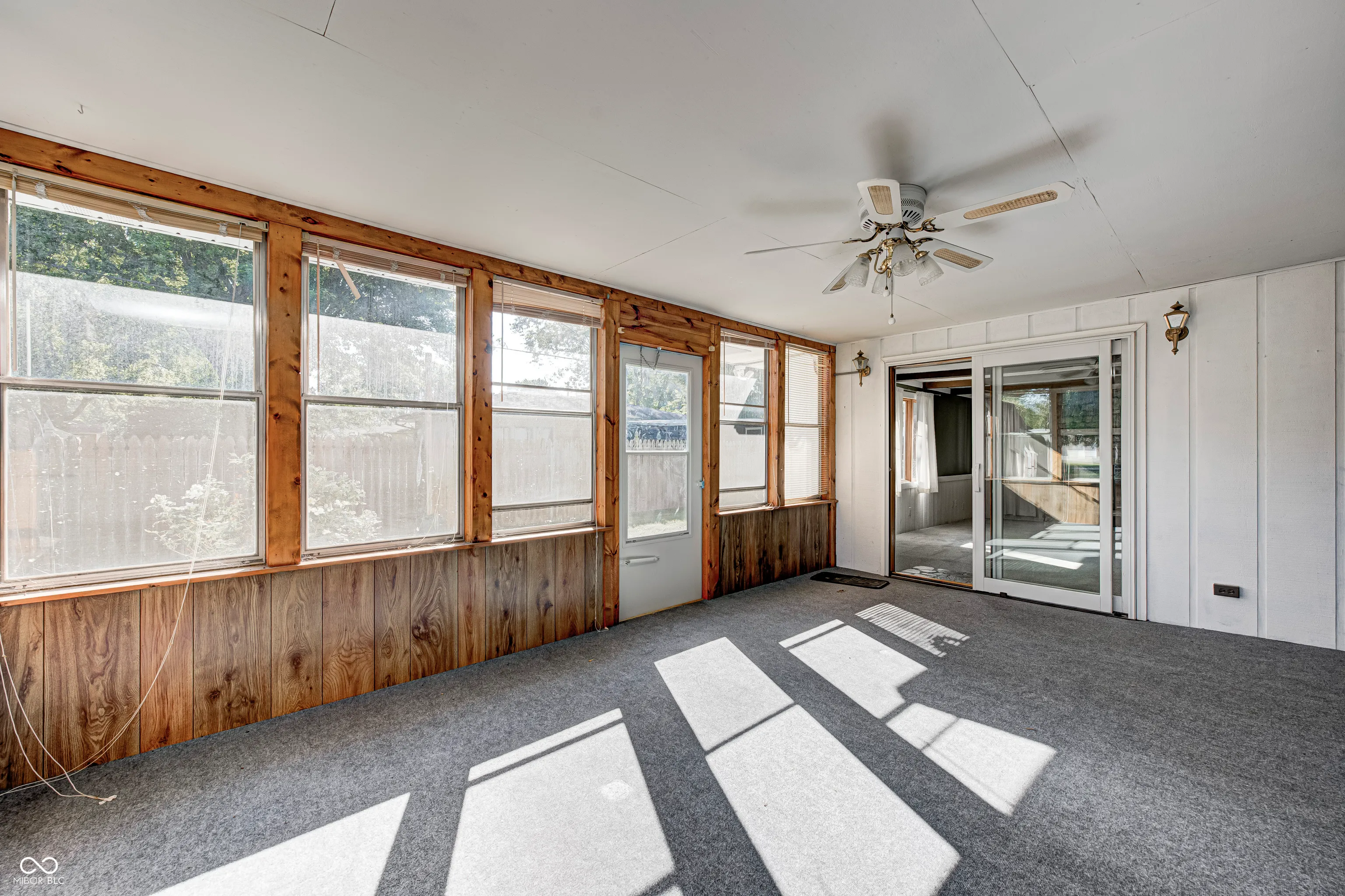 Anderson, Indiana 46013, United States, 3 Bedrooms Bedrooms, ,2 BathroomsBathrooms,Residential,Pending,210766