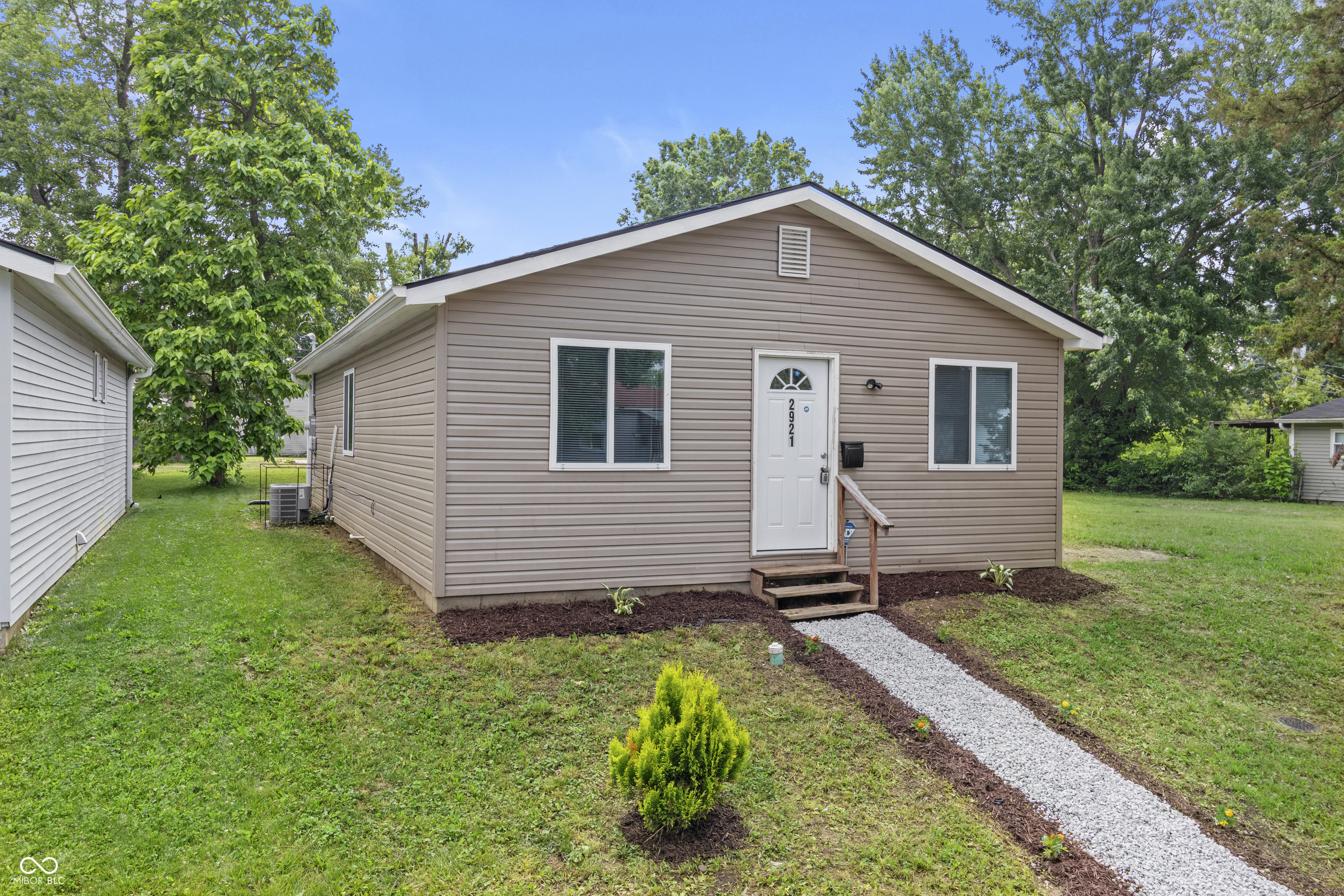 2921 N Dearborn
