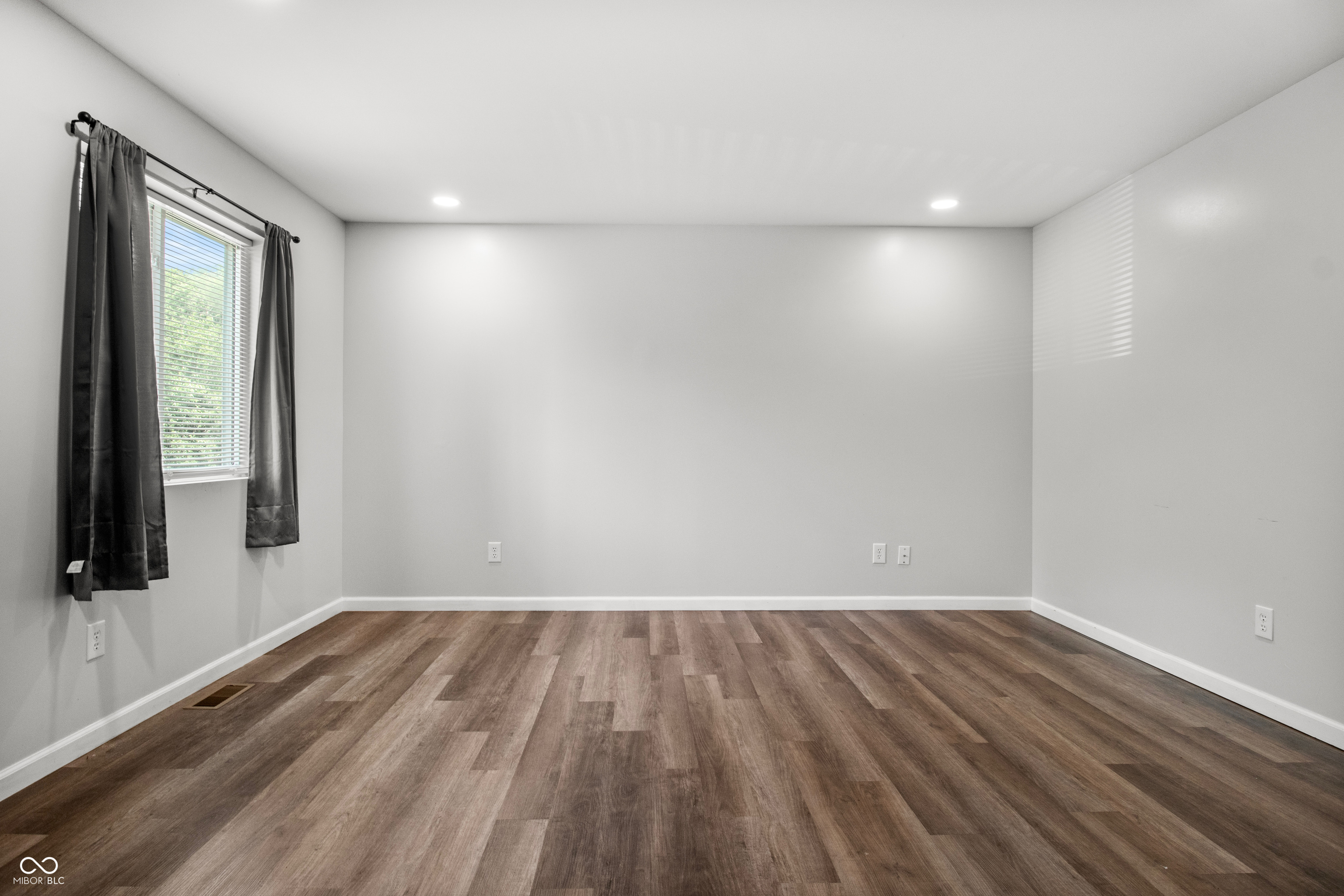 2921 N Dearborn