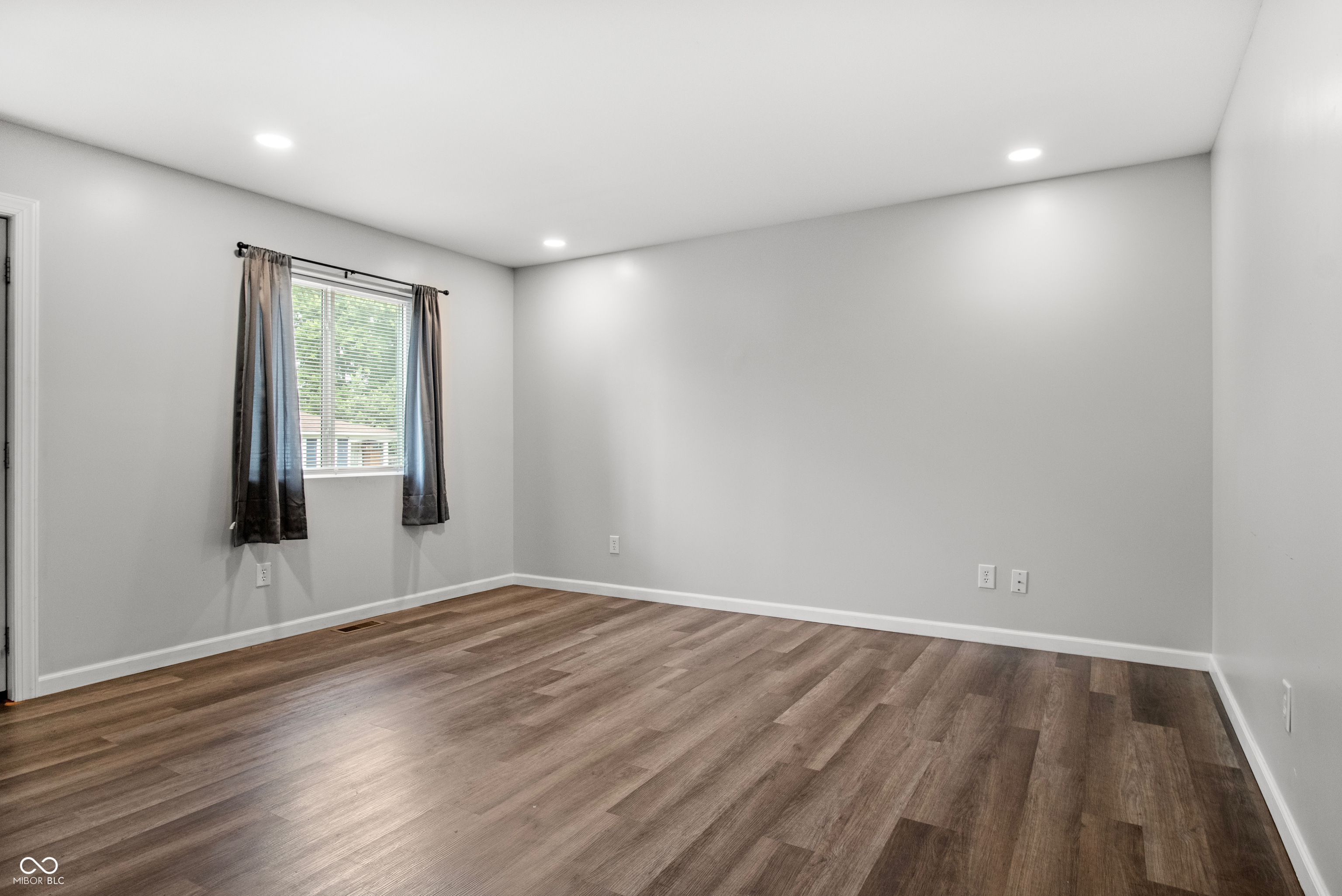 2921 N Dearborn
