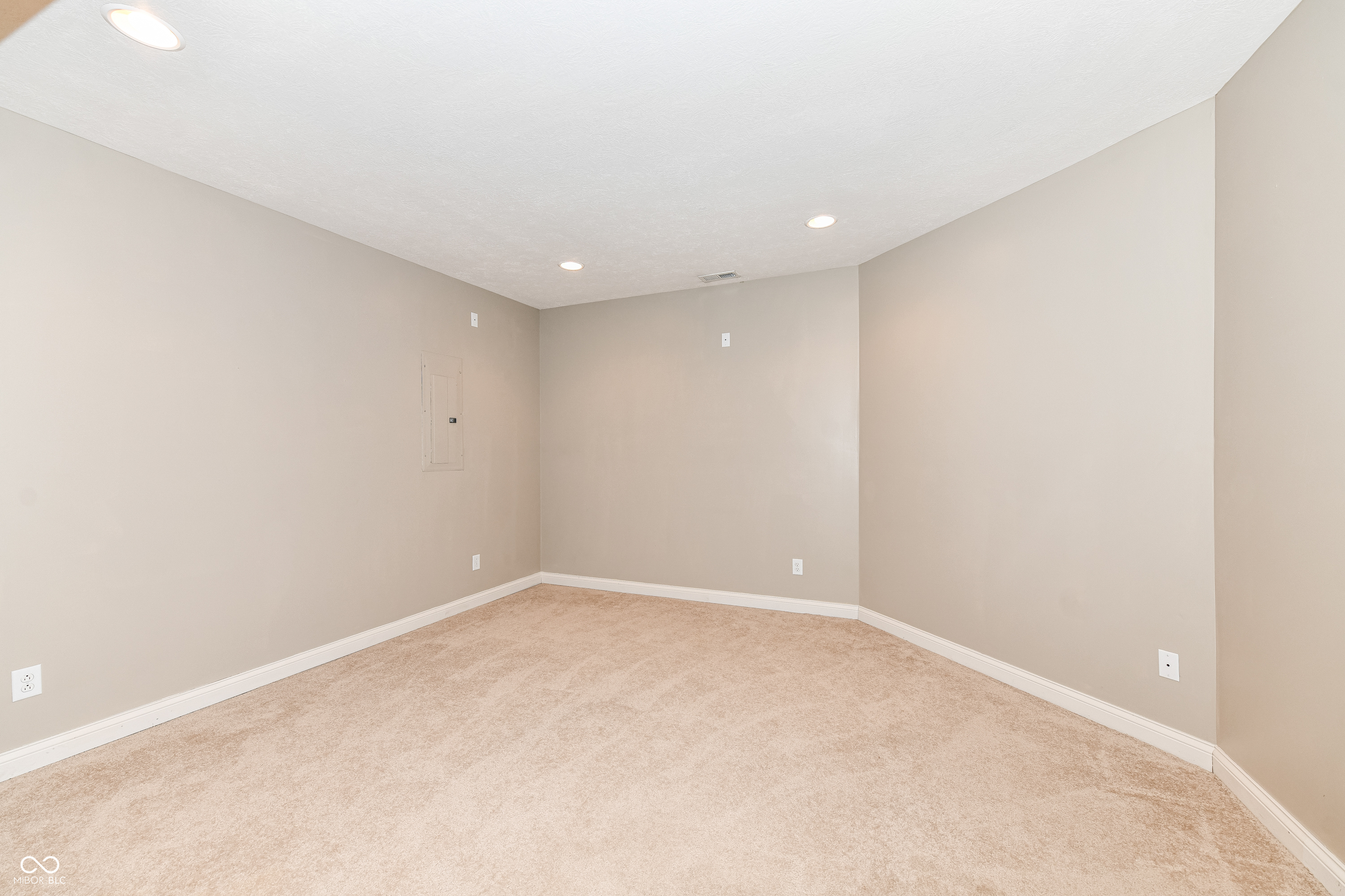 Noblesville, Indiana 46060, United States, 4 Bedrooms Bedrooms, ,4 BathroomsBathrooms,Residential,Pending,16645