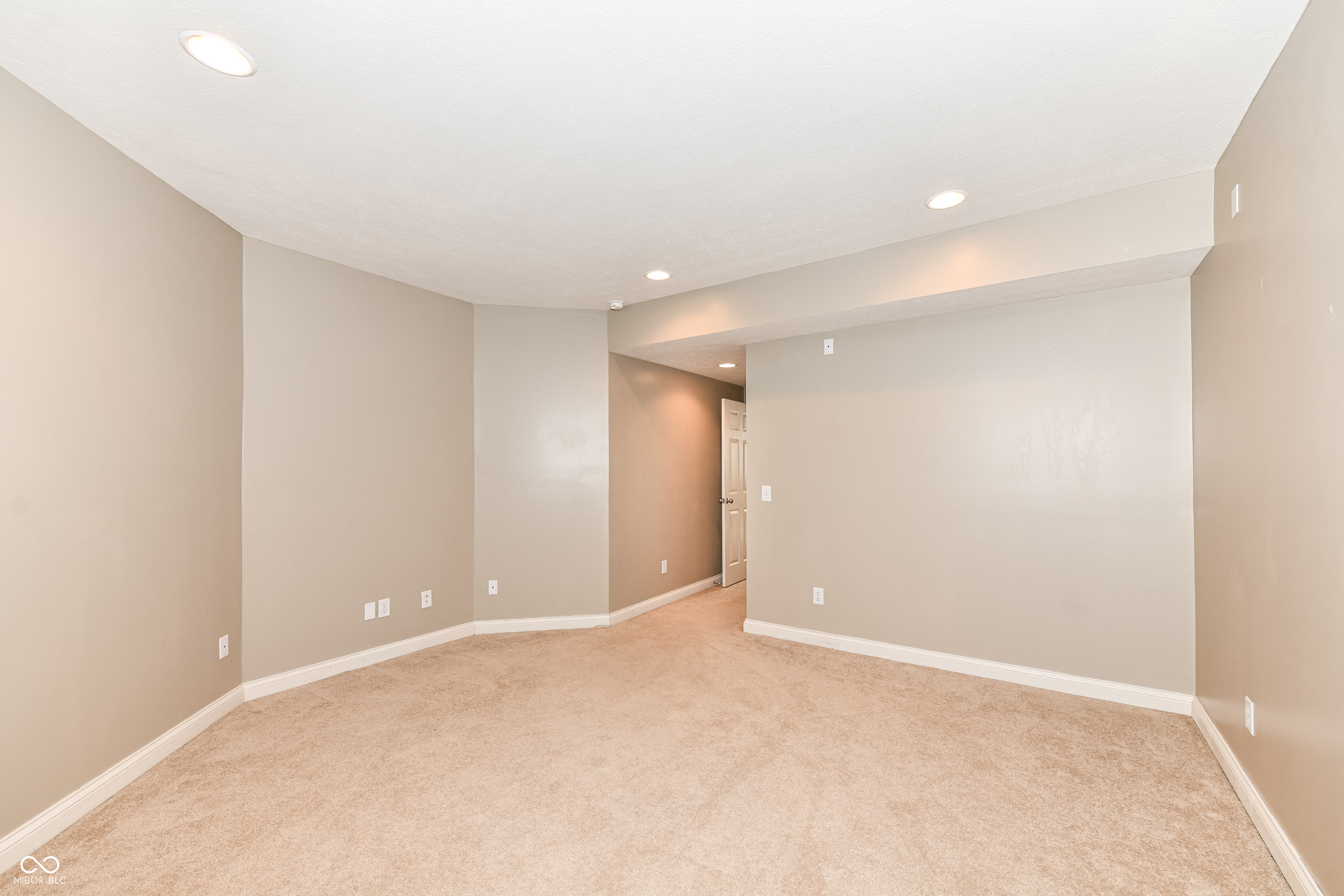 Noblesville, Indiana 46060, United States, 4 Bedrooms Bedrooms, ,4 BathroomsBathrooms,Residential,Pending,16645