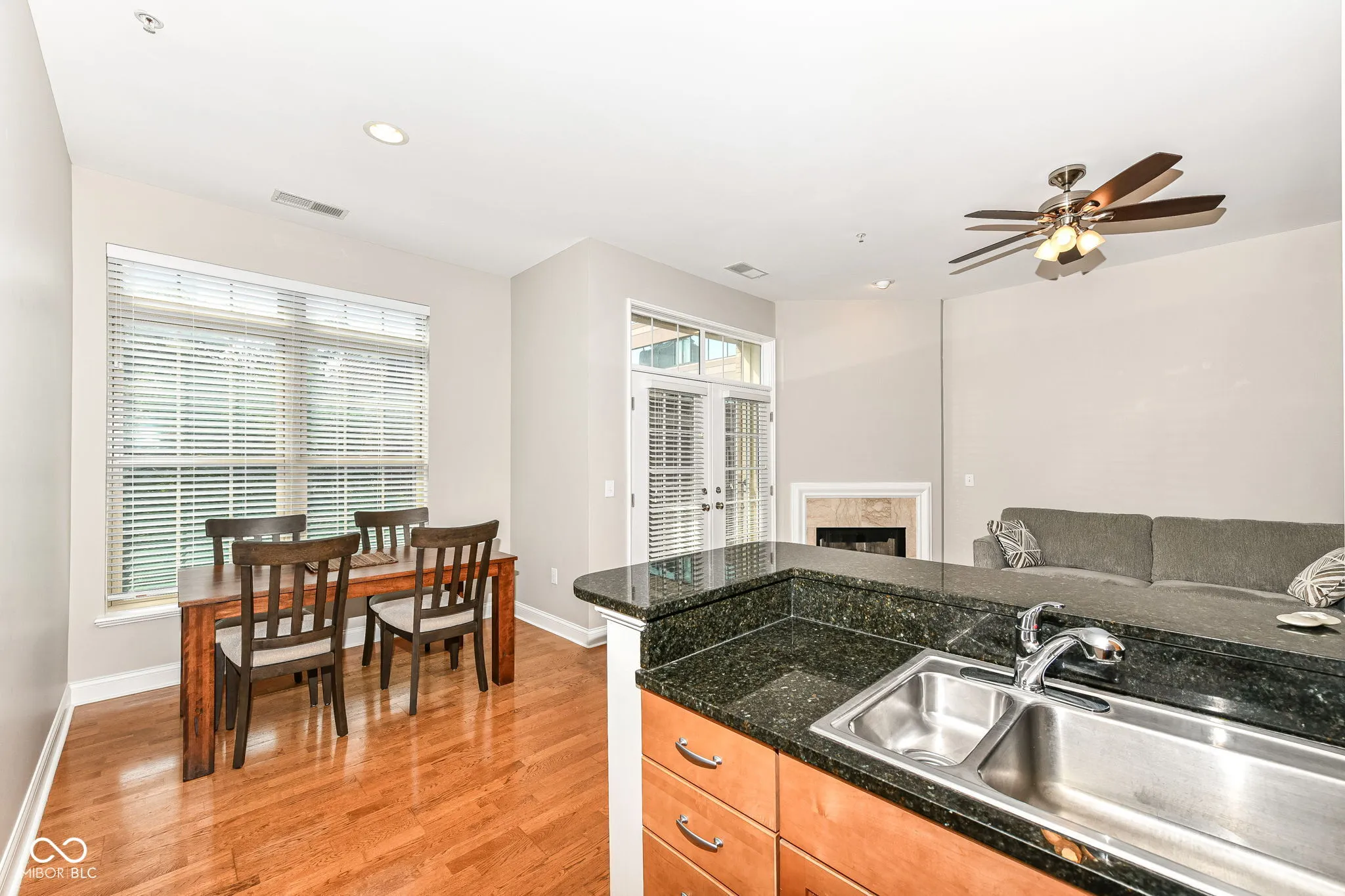 Indianapolis, Indiana 46204, United States, 2 Bedrooms Bedrooms, ,2 BathroomsBathrooms,Residential,Pending,49879