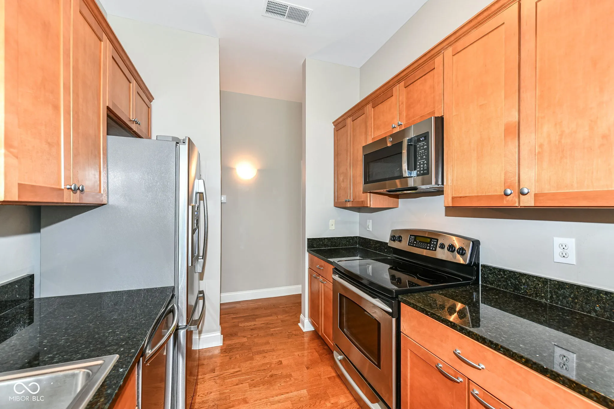 Indianapolis, Indiana 46204, United States, 2 Bedrooms Bedrooms, ,2 BathroomsBathrooms,Residential,Pending,49879