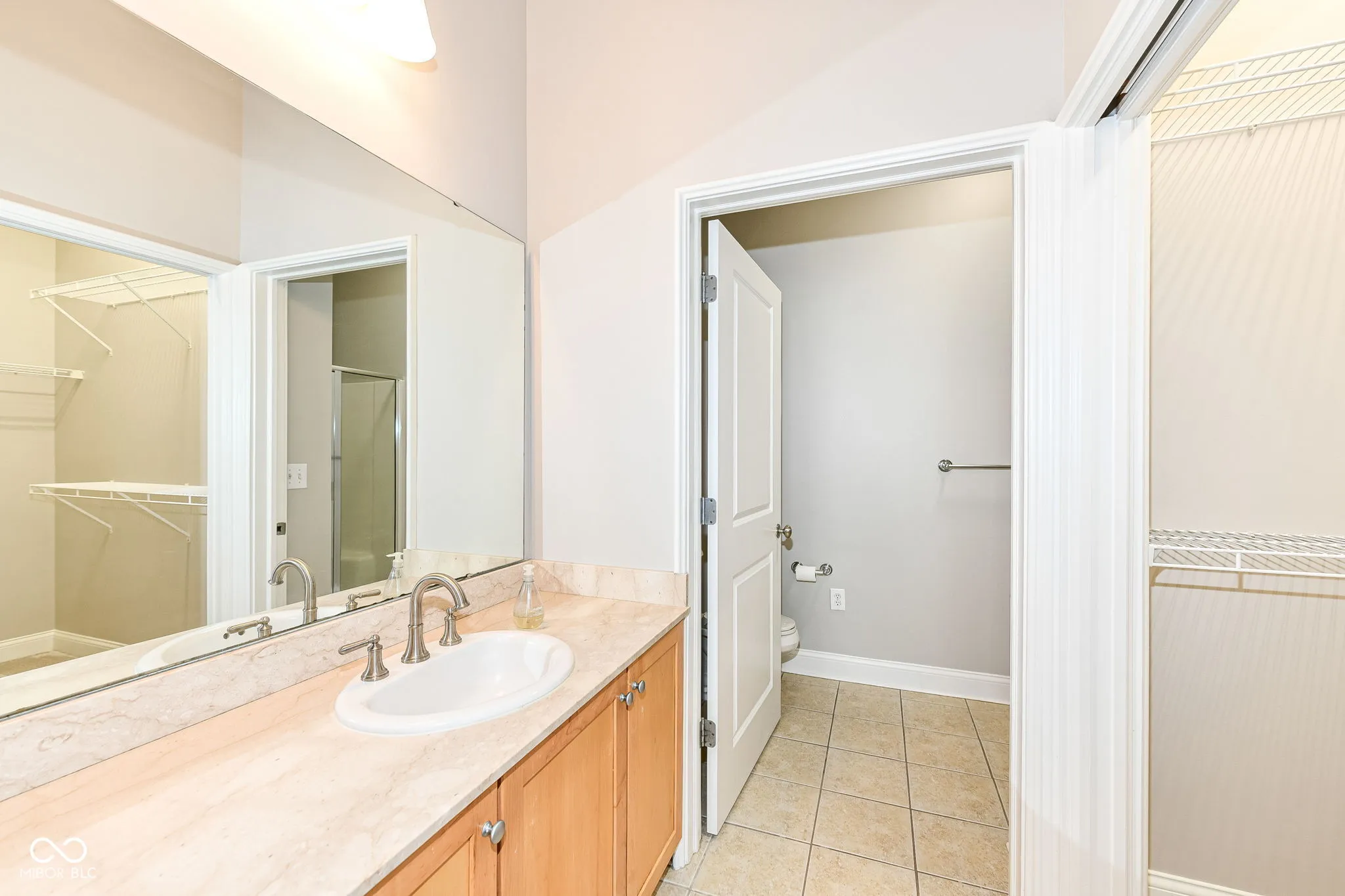 Indianapolis, Indiana 46204, United States, 2 Bedrooms Bedrooms, ,2 BathroomsBathrooms,Residential,Pending,49879