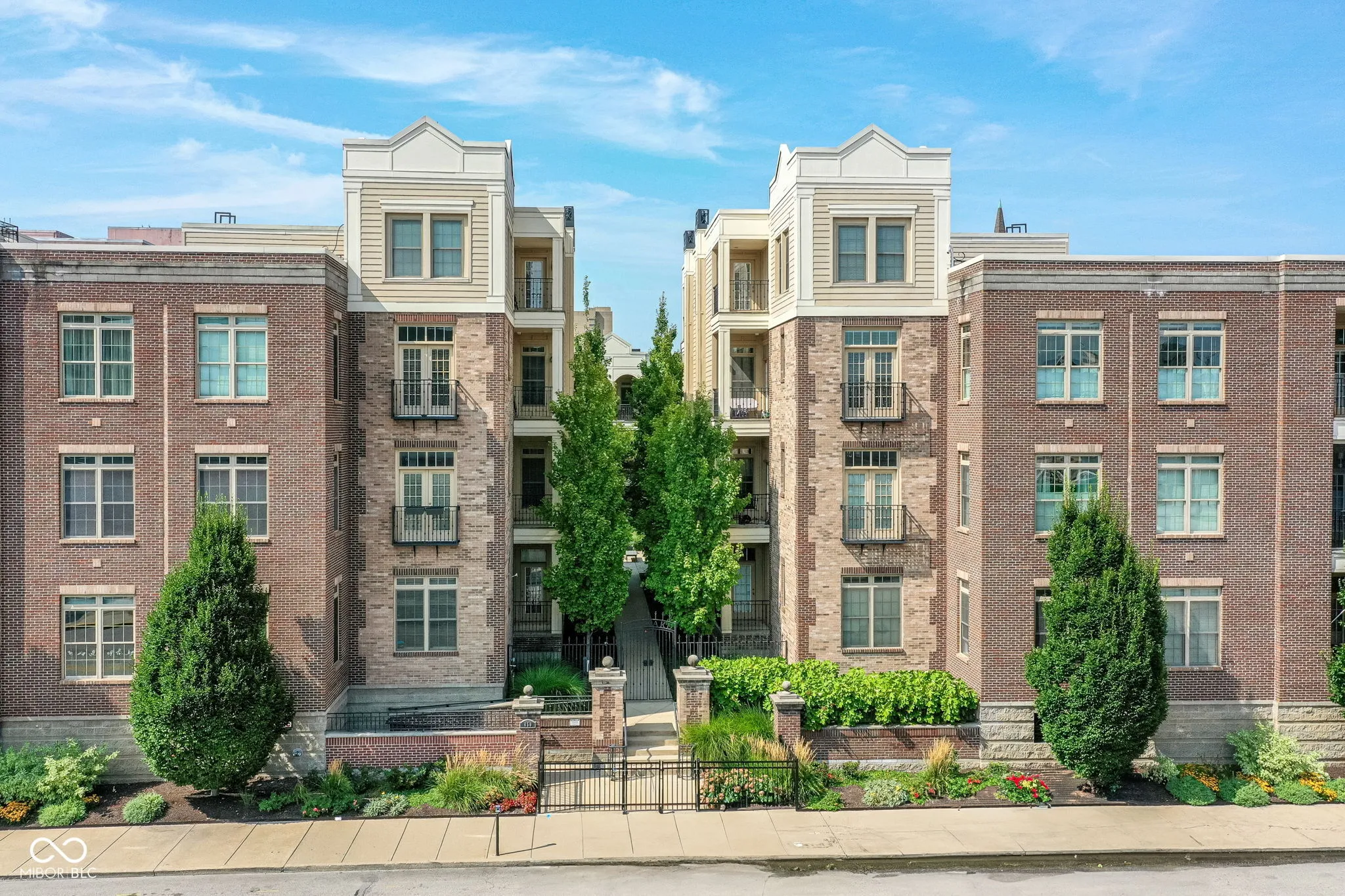 Indianapolis, Indiana 46204, United States, 2 Bedrooms Bedrooms, ,2 BathroomsBathrooms,Residential,Pending,49879