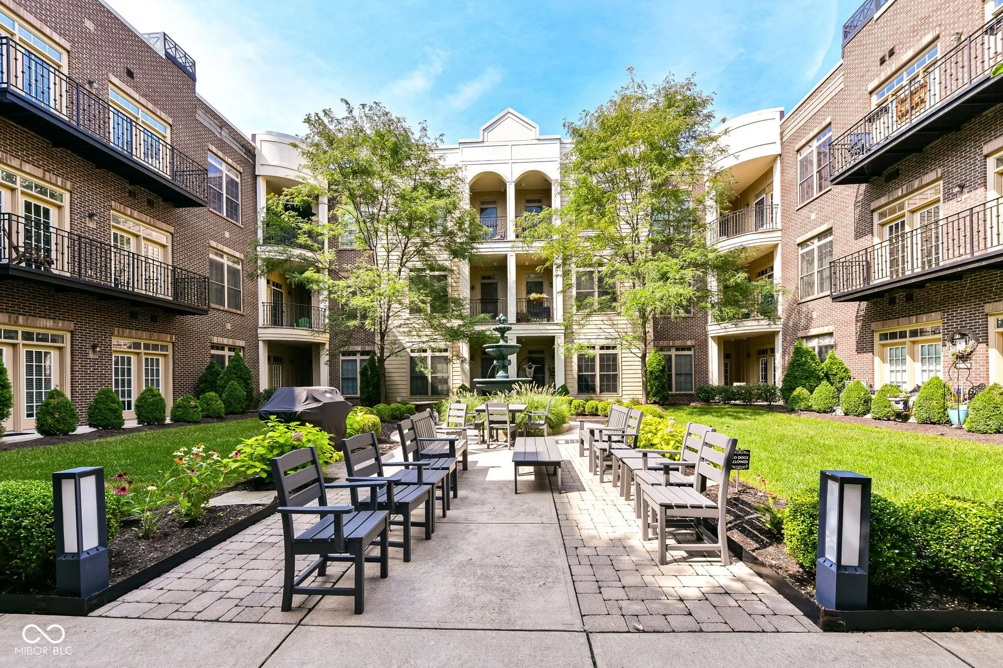 Indianapolis, Indiana 46204, United States, 2 Bedrooms Bedrooms, ,2 BathroomsBathrooms,Residential,Pending,49879